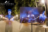 Танцующий художник и составные картины в  Москве